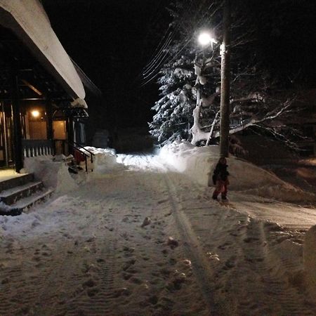 Ski-In, Ski-Out Iwatake Apartments Hakuba Eksteriør bilde