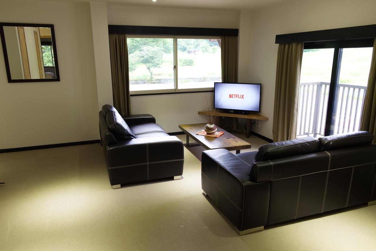 Ski-In, Ski-Out Iwatake Apartments Hakuba Eksteriør bilde
